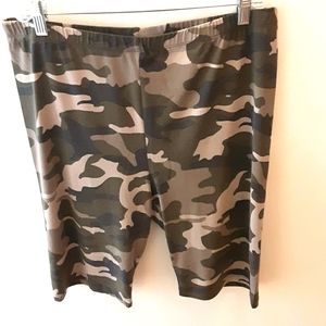 NWOT Women's Plus Size Camouflage Shorts 3X